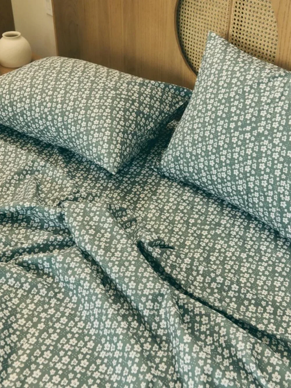 Floral Queen 4-Piece Sheet Set - Soft, Breathable, Cooling Bedding - Green